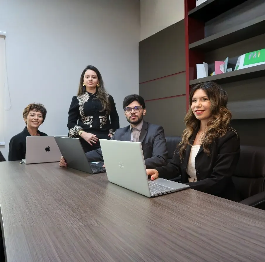 Equipe Avelino e Rossoni — Dra. Eliane Avelino, Dra. Edilma Rossoni e Dr. Helio Júnior Lopes Avelino